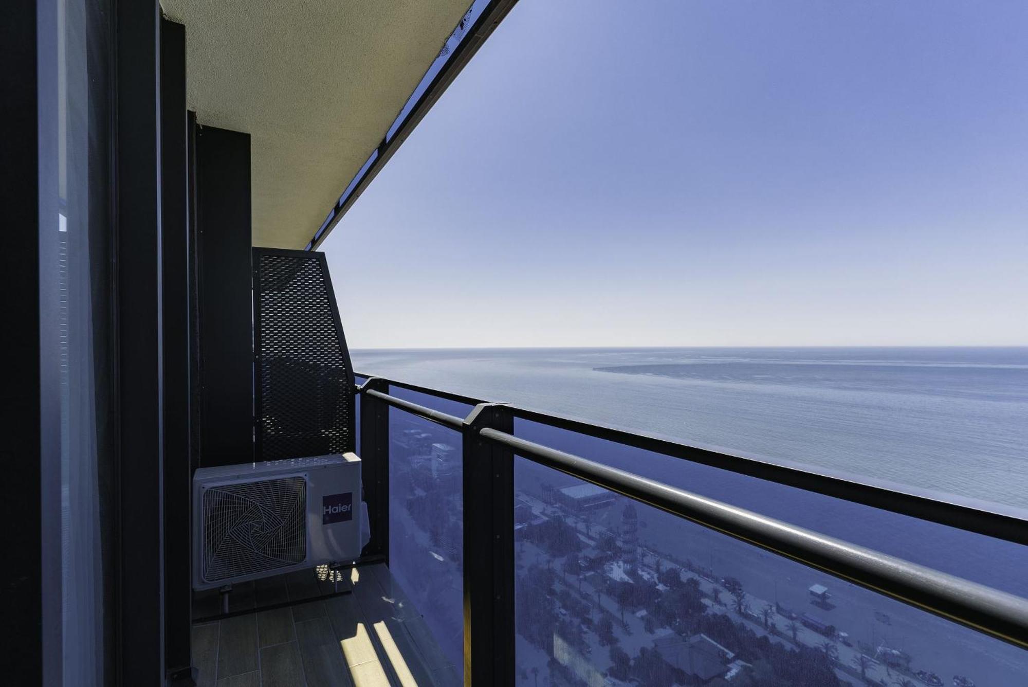 Elegance Sea View Aparthotel In Orbi City Batumi Eksteriør billede