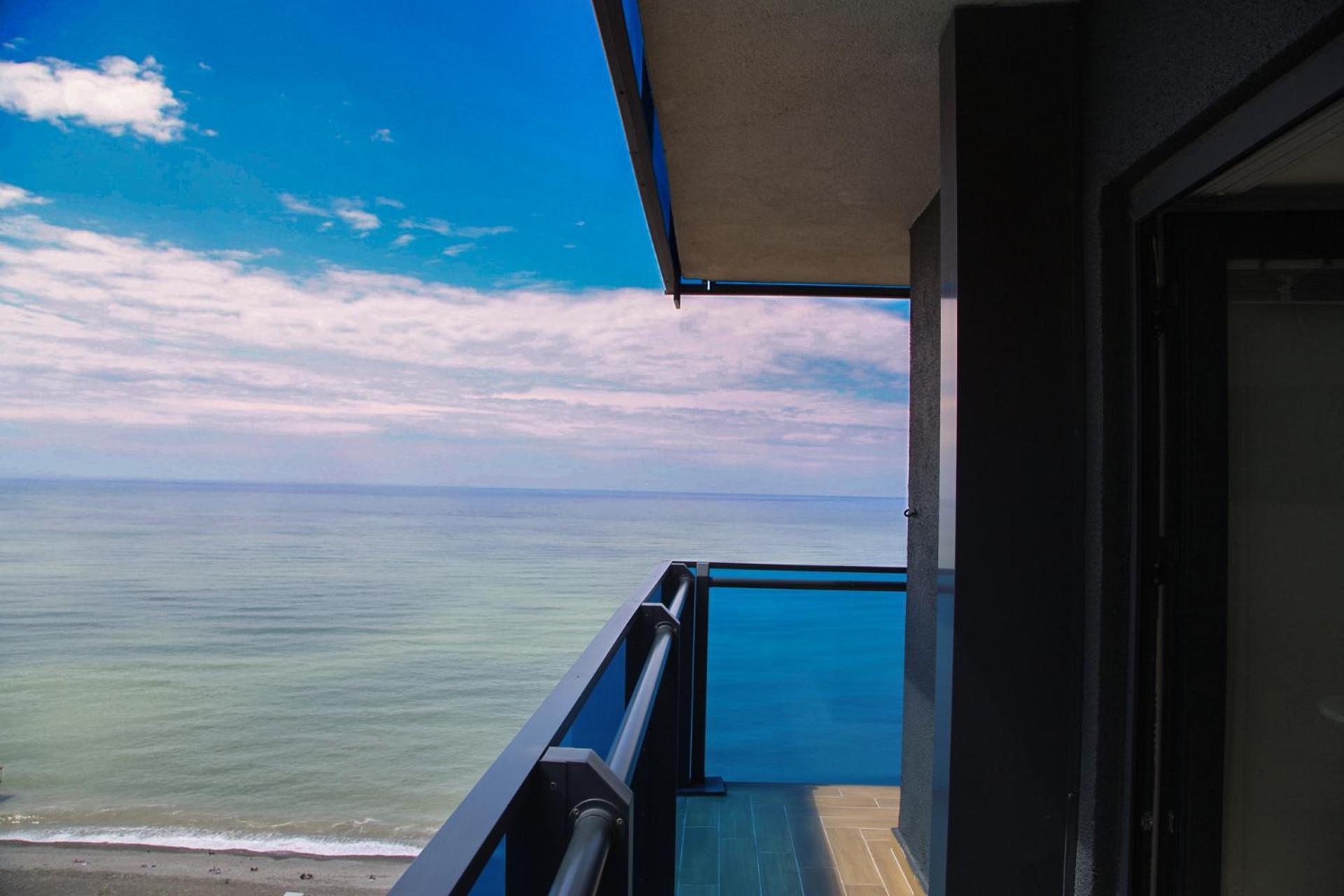 Elegance Sea View Aparthotel In Orbi City Batumi Eksteriør billede
